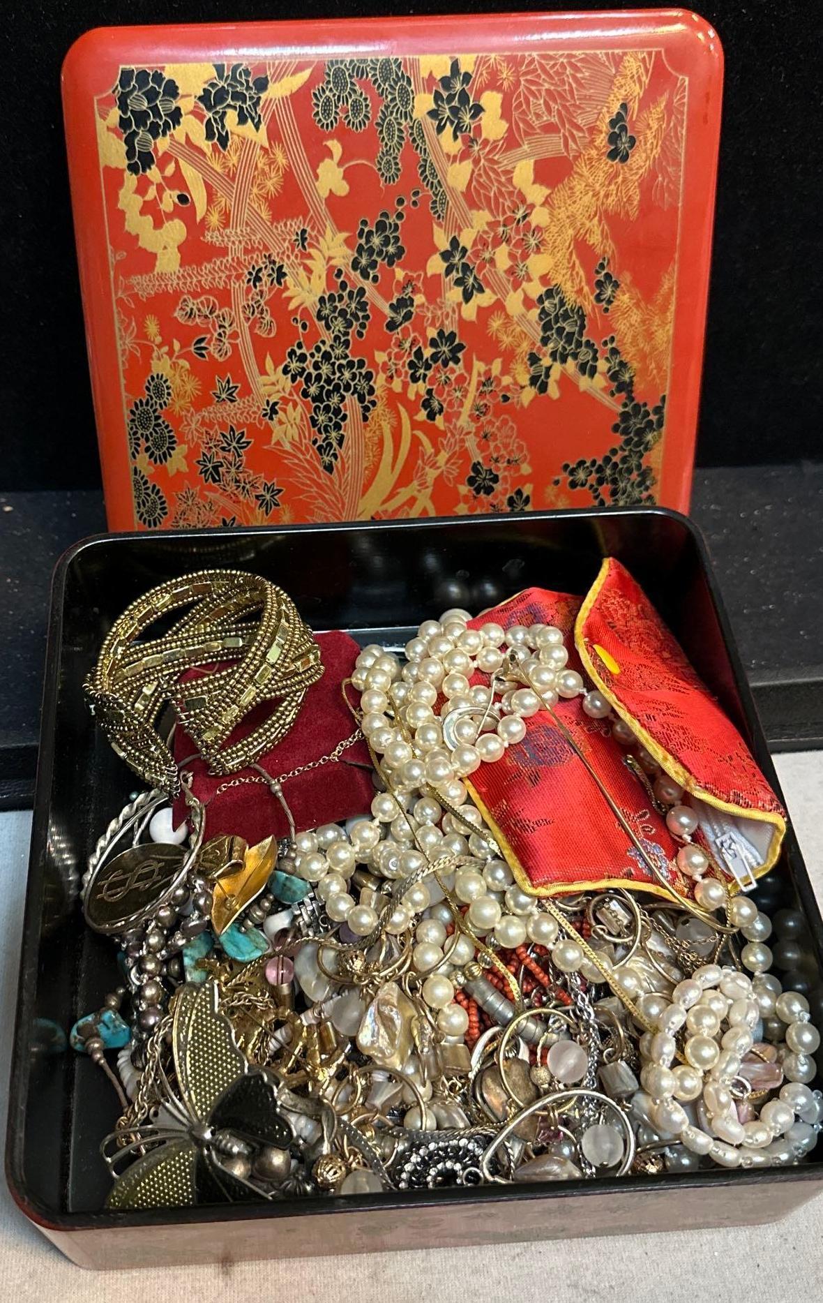 Lot of Unsearched Jewelry from Abandoned Storage unit