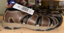 New w/tags Mens Sandals size 9