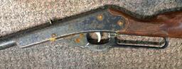 Vintage Daisy Number 960 "Old Trusty Training Rifle" POP Gun