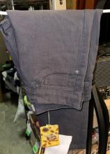 New w/tags Hybride Company Capri pants size Med Stretch