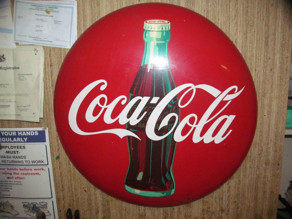 Coca-Cola Button w/bottle