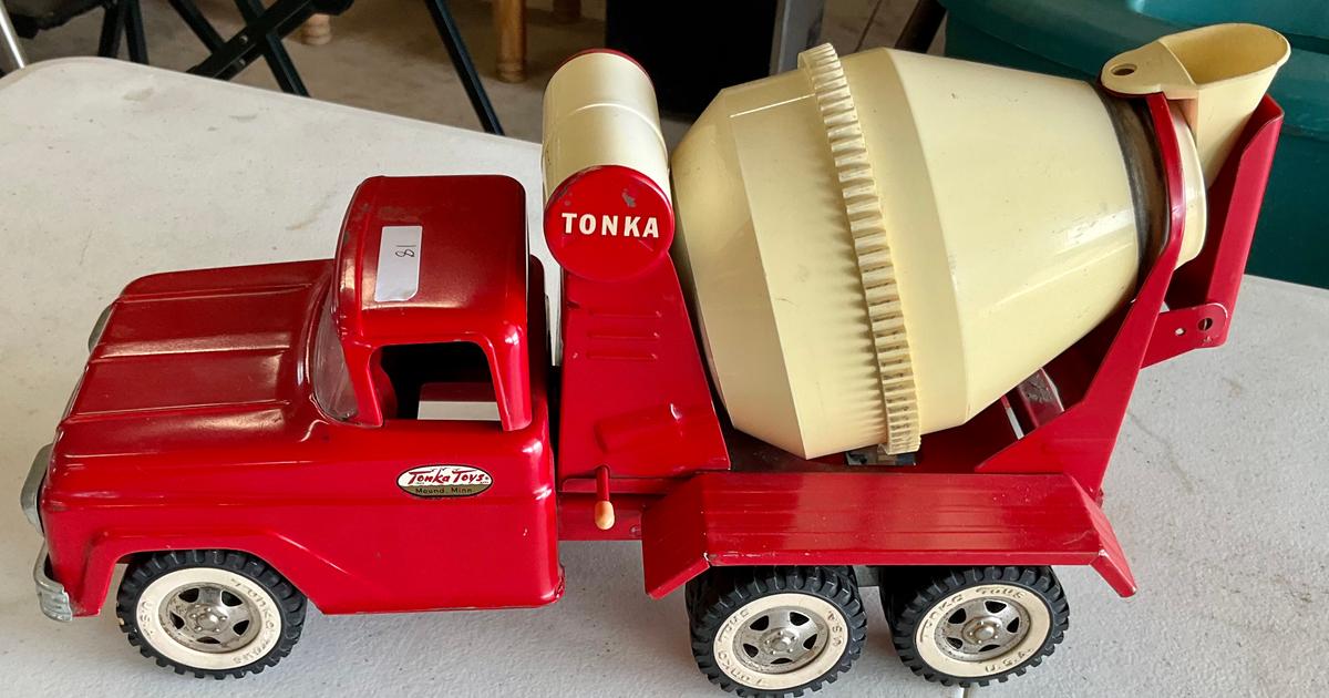 TOY CEMENT TRUCK