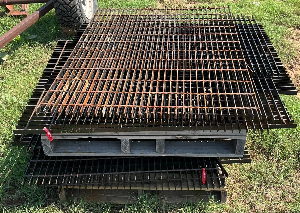 METAL GRATES PALLET