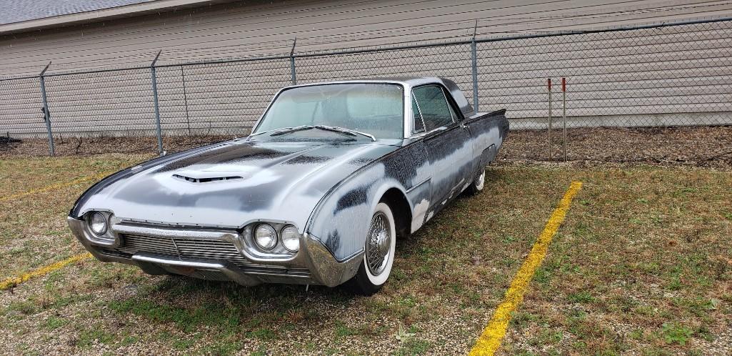 1961 Ford Thunderbird