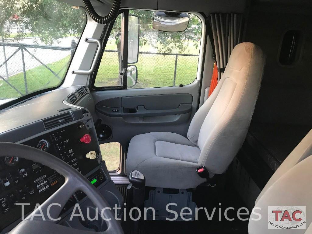 2004 Freightliner Columbia