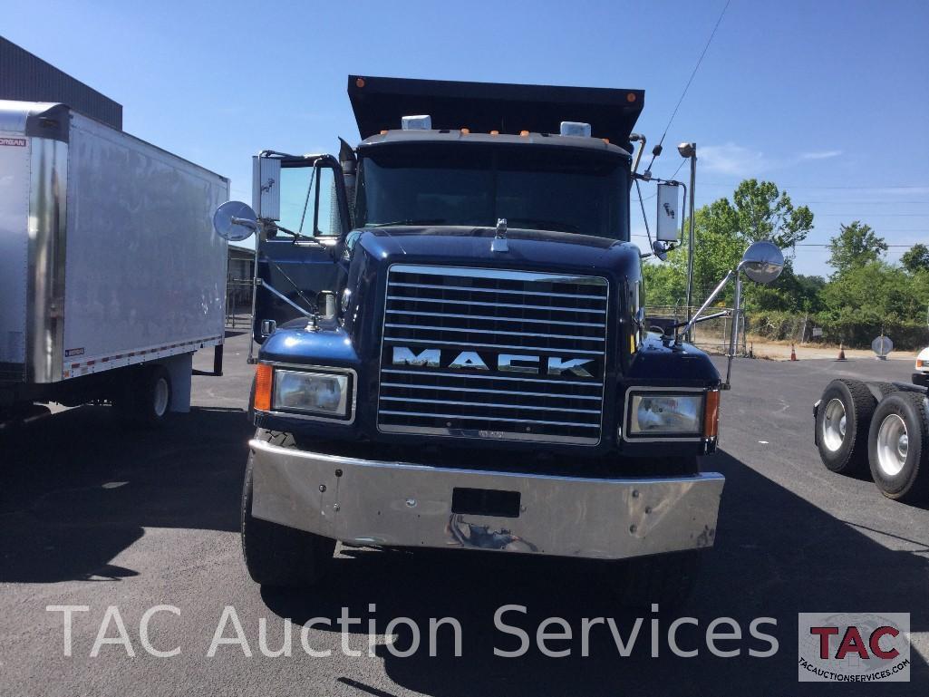 2000 Mack CL713