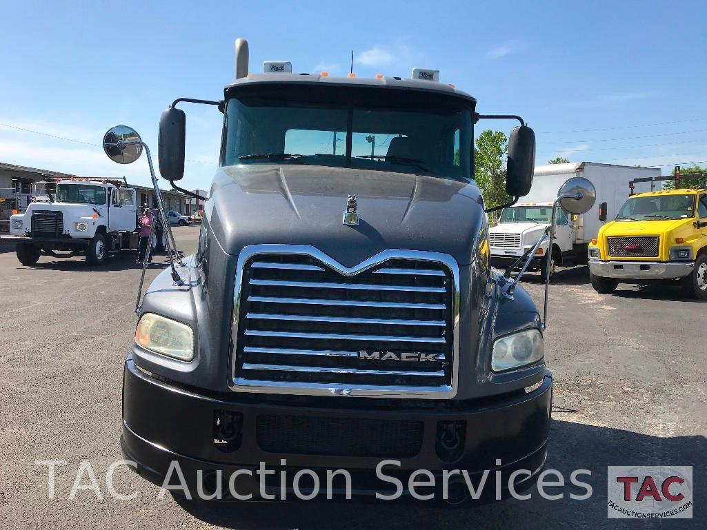 2011 Mack CXU613