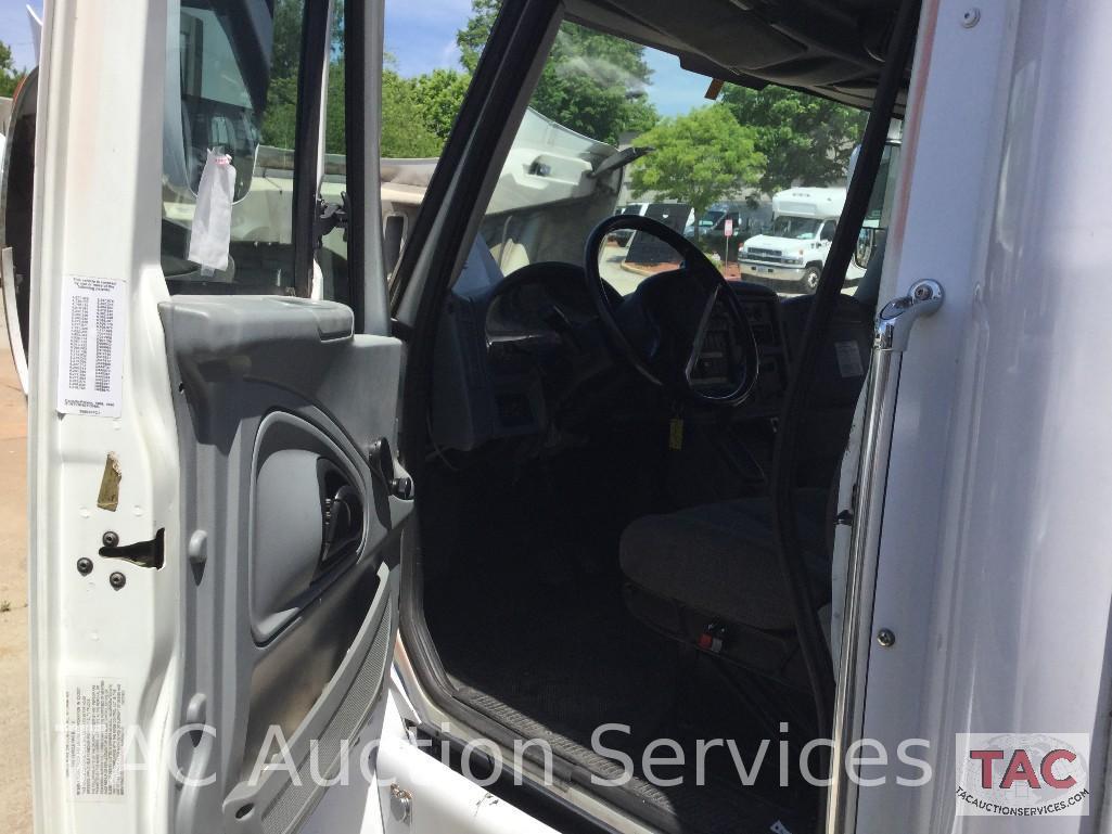 2008 International 3200 XLT by Starcraft 30 Passenger Bus