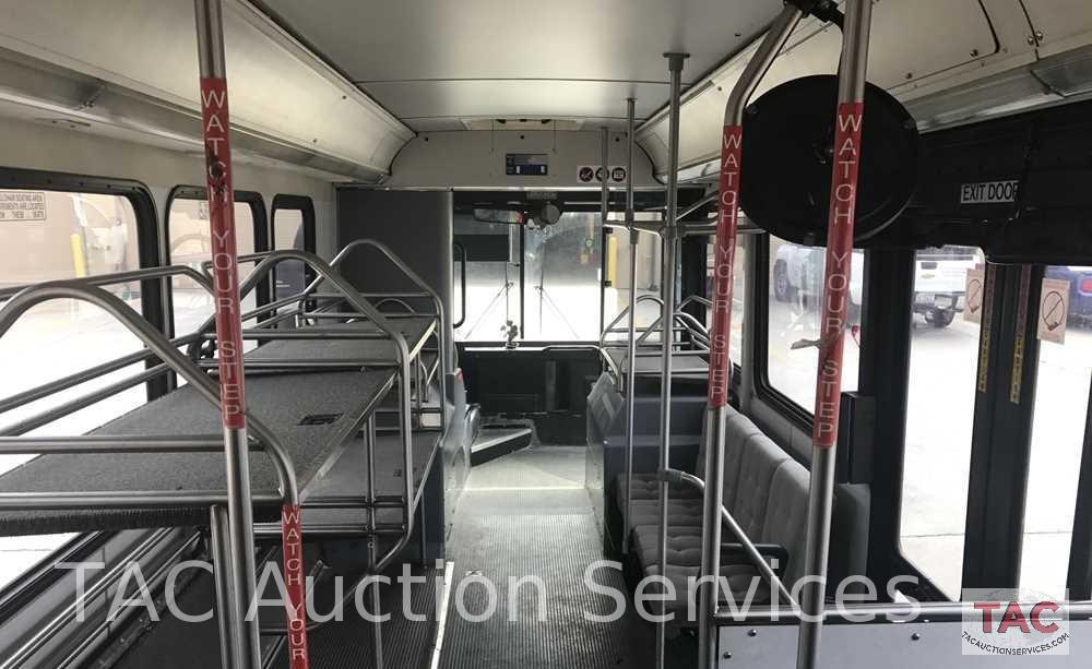 2005 Gillig SLF 21 Passenger Bus