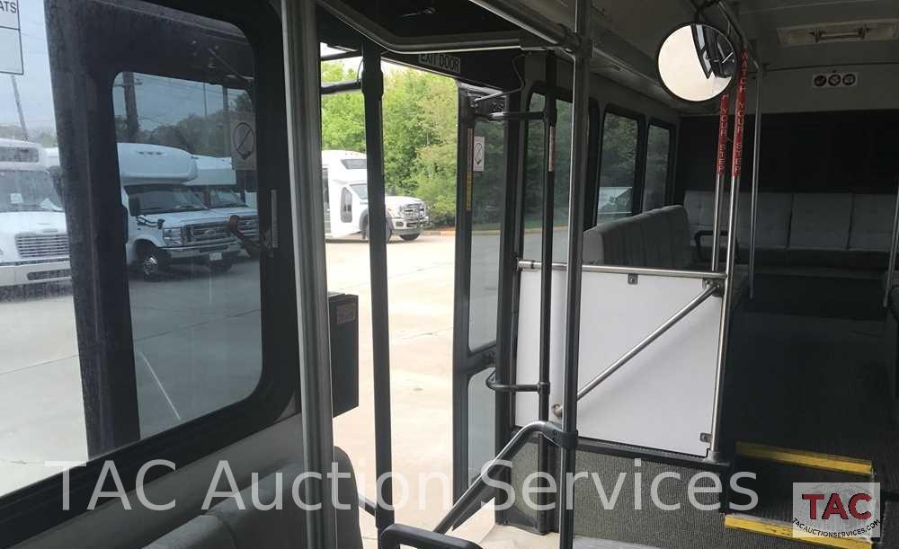 2005 Gillig SLF 21 Passenger Bus