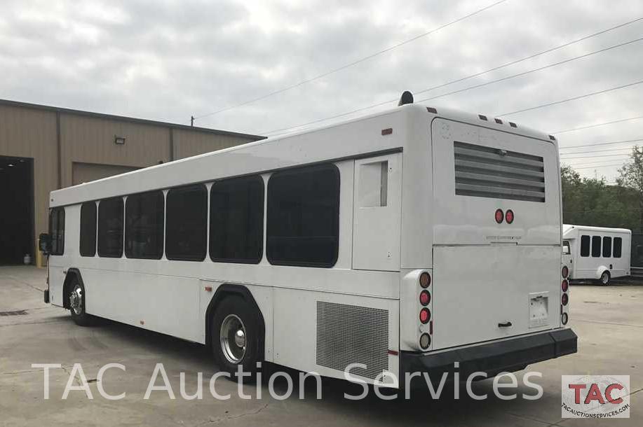 2005 Gillig SLF 21 Passenger Bus