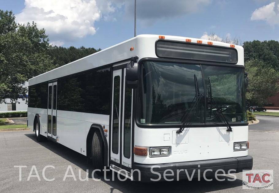 2005 Gillig SLF 29 Passenger Bus