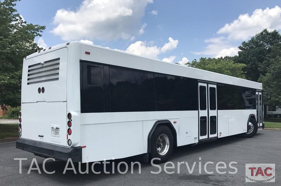 2005 Gillig SLF 29 Passenger Bus