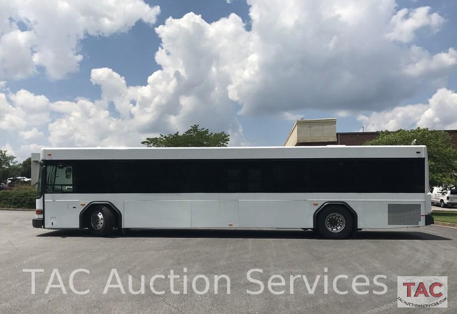 2005 Gillig SLF 29 Passenger Bus