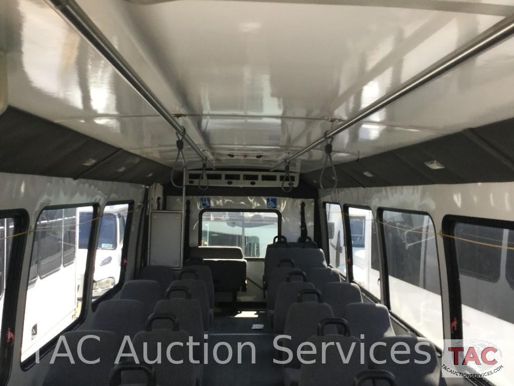 2008 International 3200 XLT by Starcraft 30 Passenger Bus