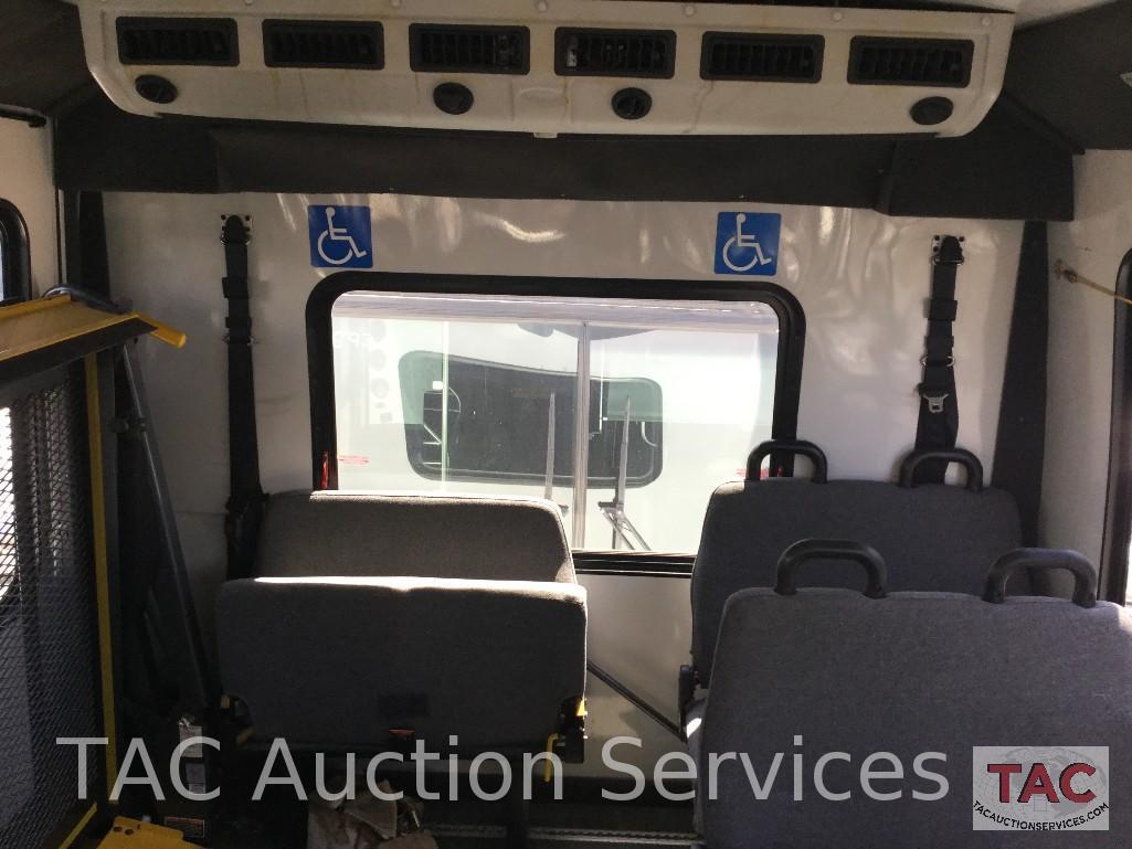 2008 International 3200 XLT by Starcraft 30 Passenger Bus