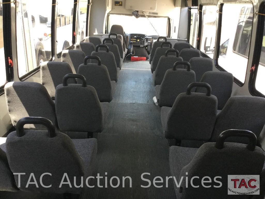 2008 International 3200 XLT by Starcraft 30 Passenger Bus