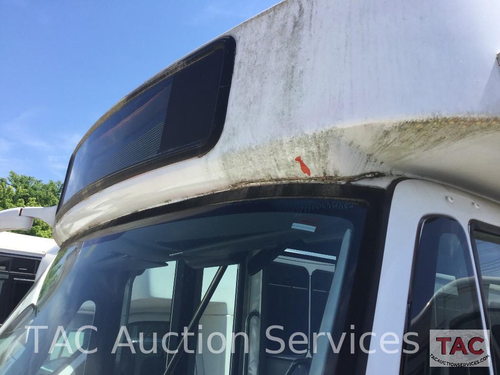 2008 International 3200 XLT by Starcraft 30 Passenger Bus