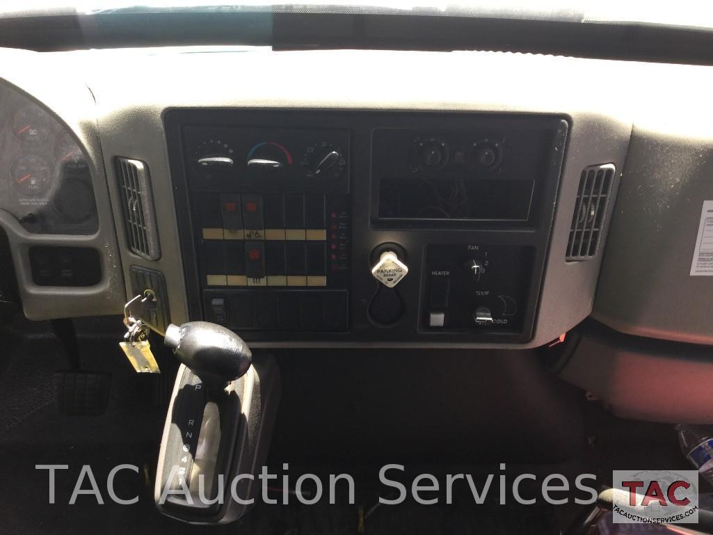 2008 International 3200 XLT By Starcraft 30 Passenger Bus