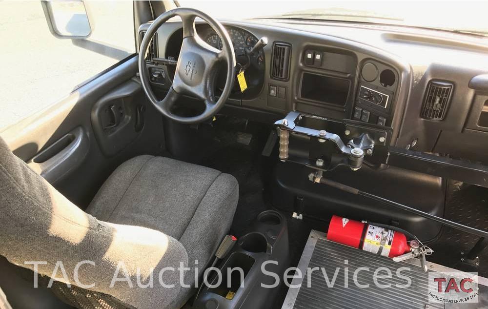 2007 Chevrolet C5500 Champion Defender 30 Passenger Bus