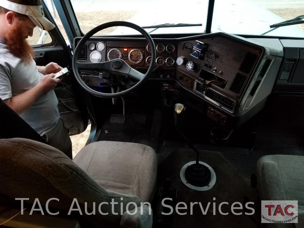 2004 Freightliner Classic XL