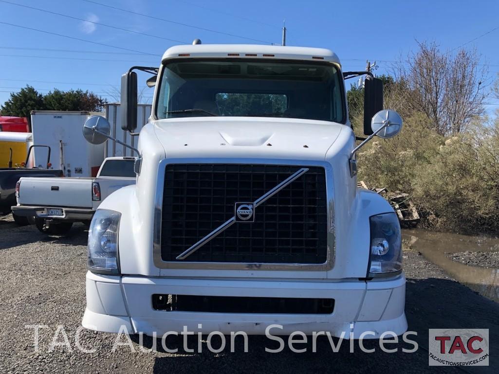 2006 Volvo VNM64T300