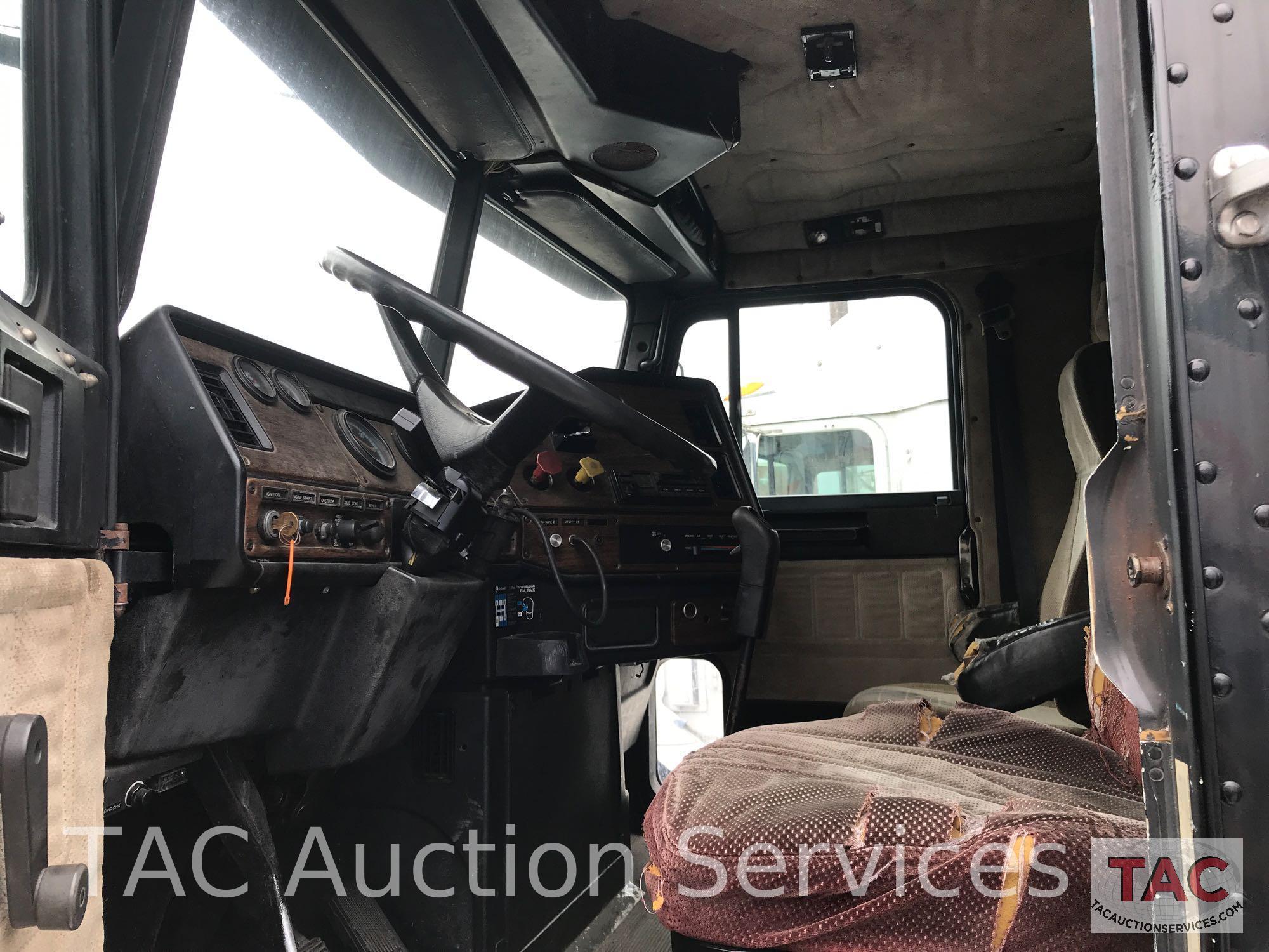 1993 Freightliner D120064ST