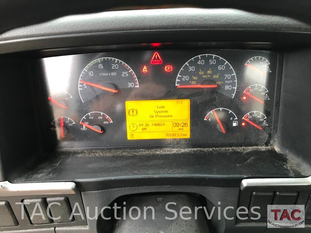 2006 Volvo VNM64T300