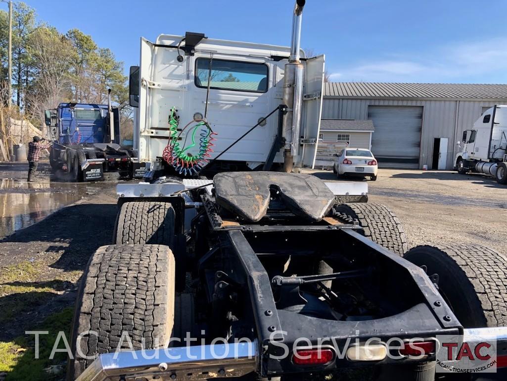 2006 Volvo VNM64T300