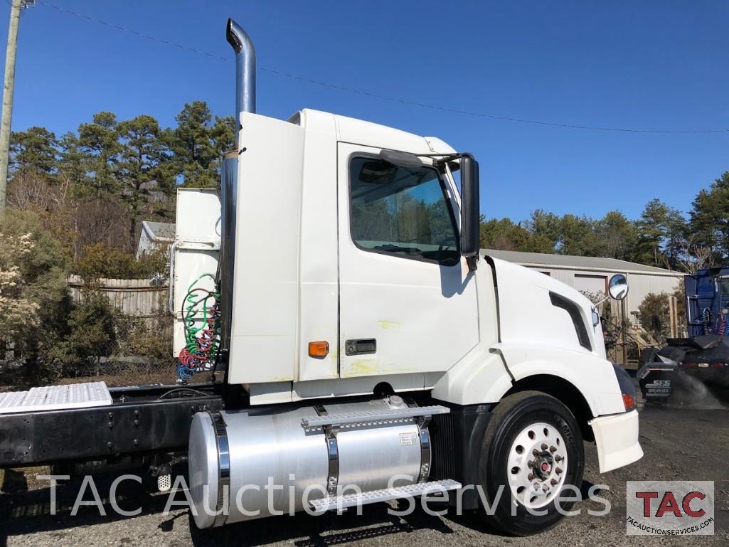 2006 Volvo VNM64T300