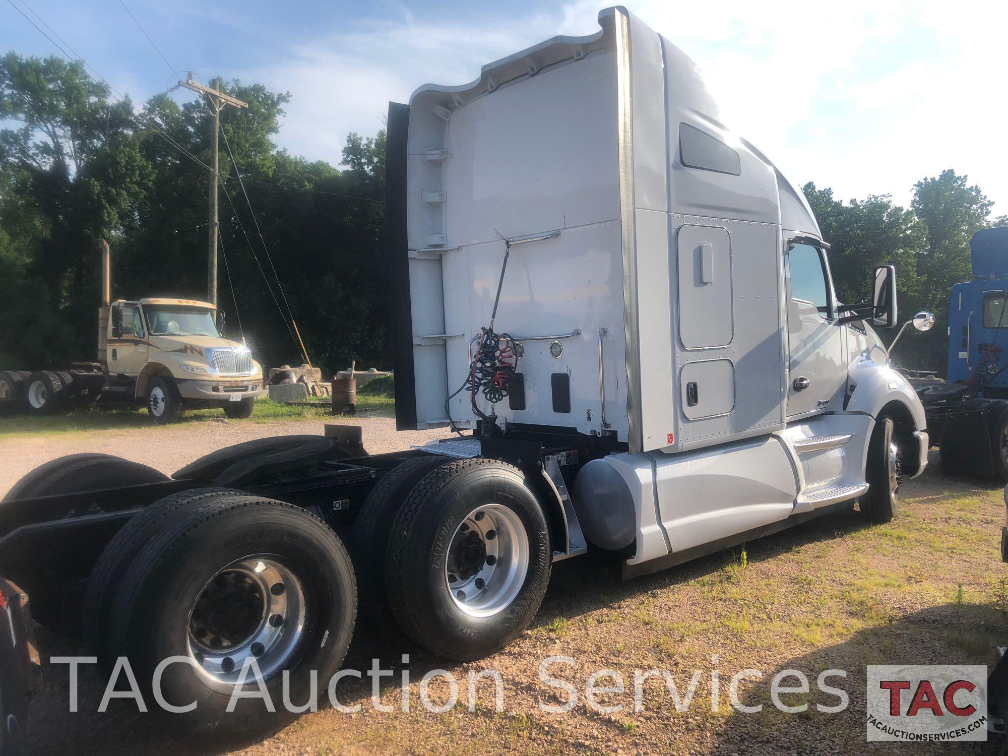 2013 Kenworth T-680 Conventional