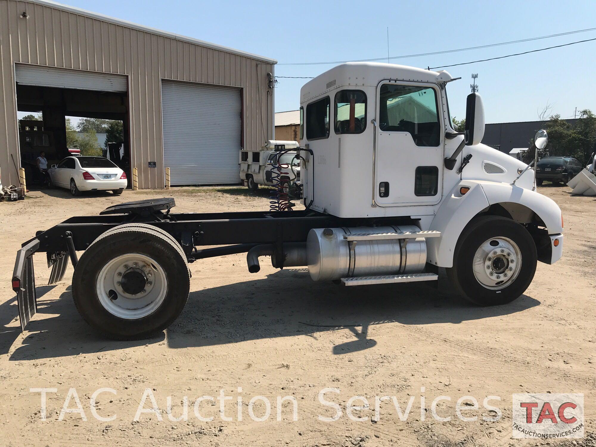 2005 Kenworth T300