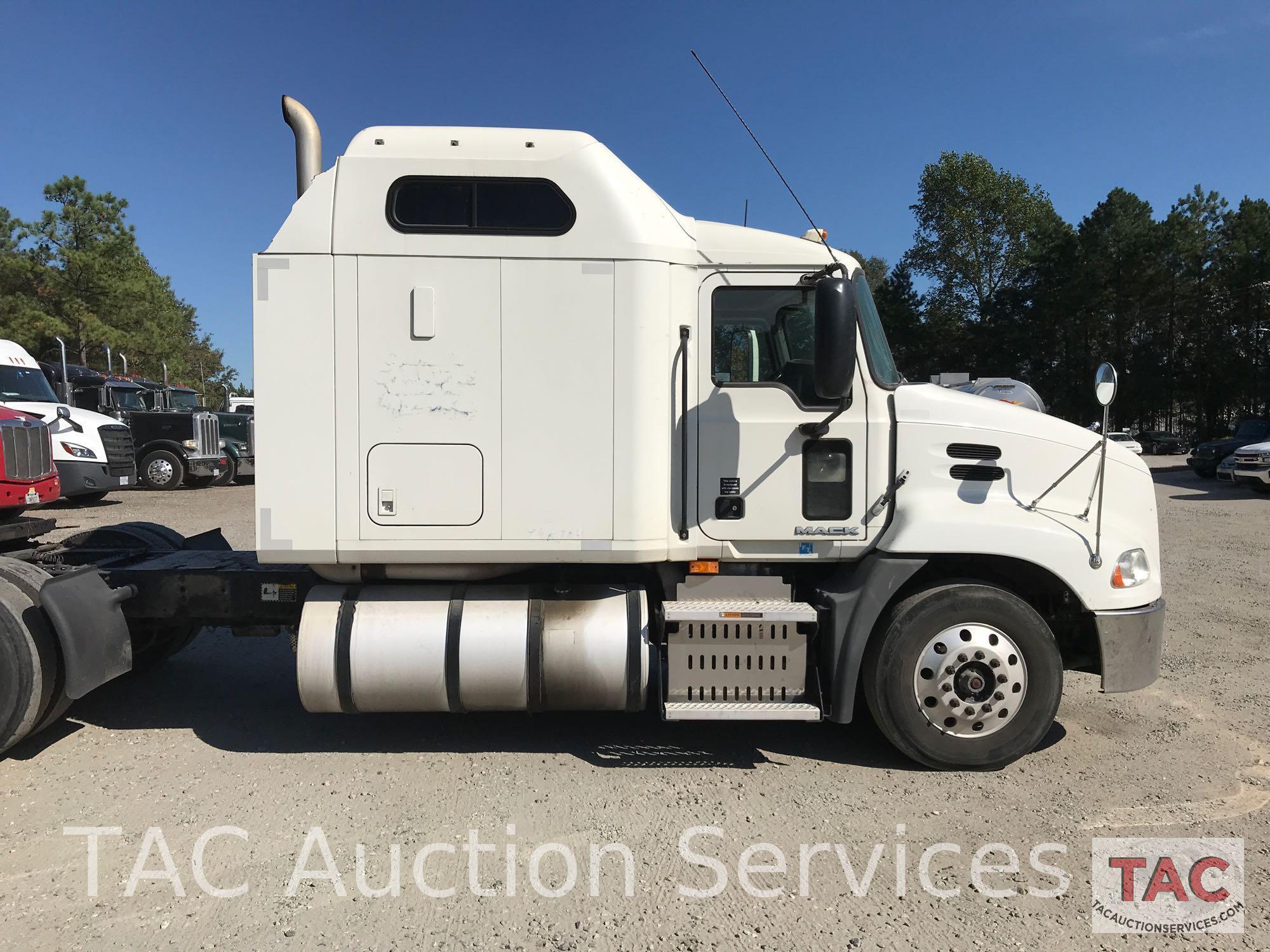 2009 Mack CXU613