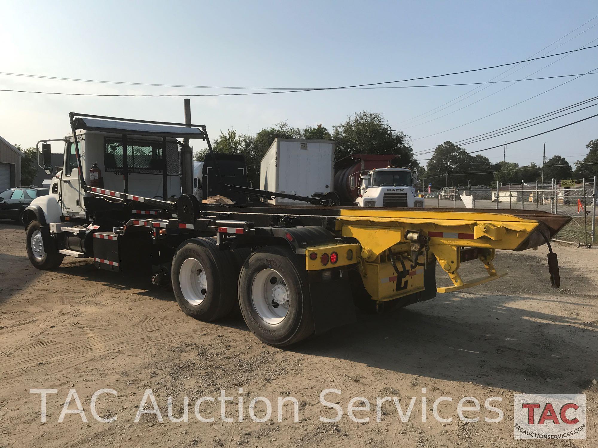 2006 Mack Granite Tri-axle Rolloff