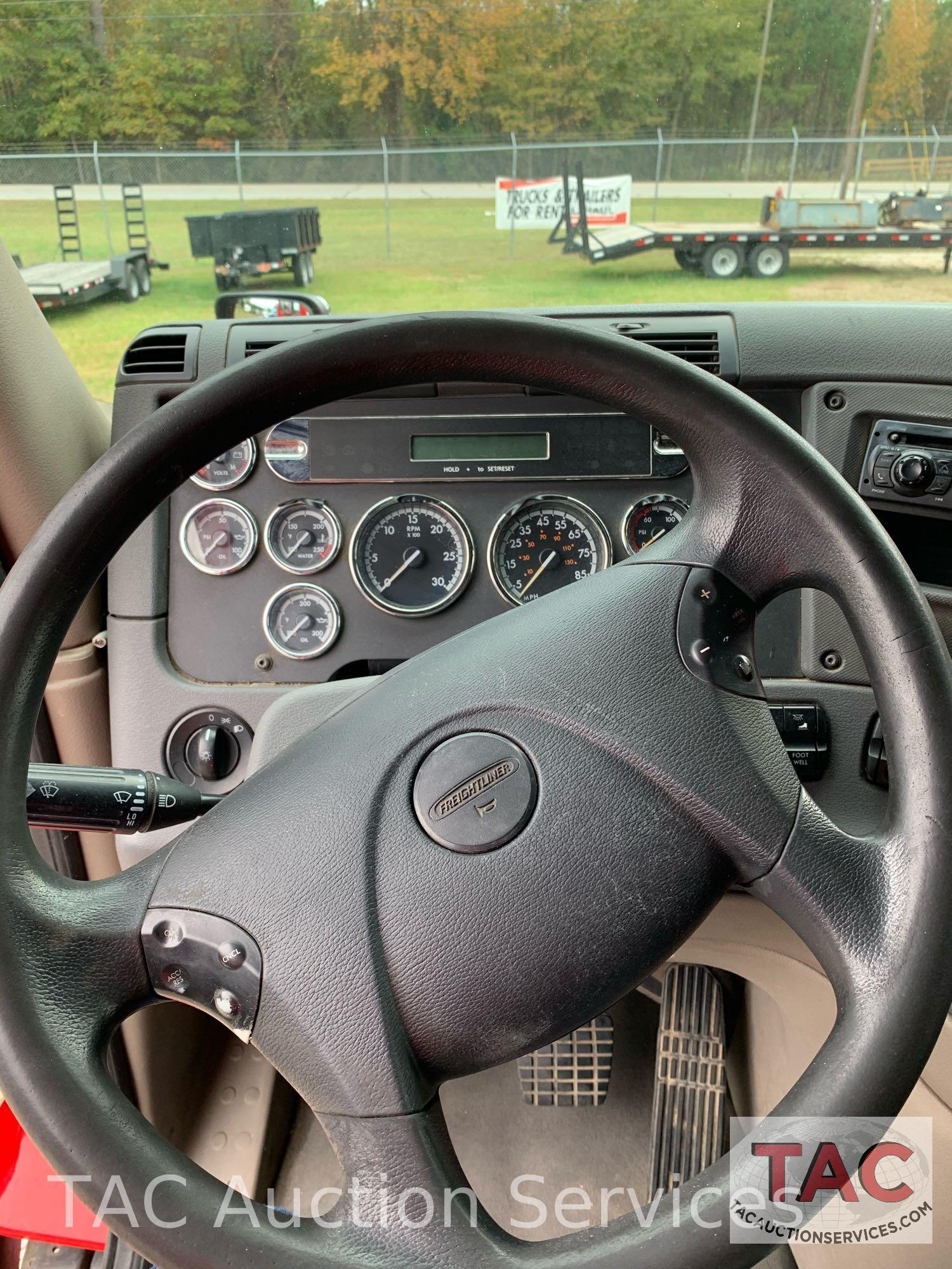 2014 Freightliner Cascadia 132