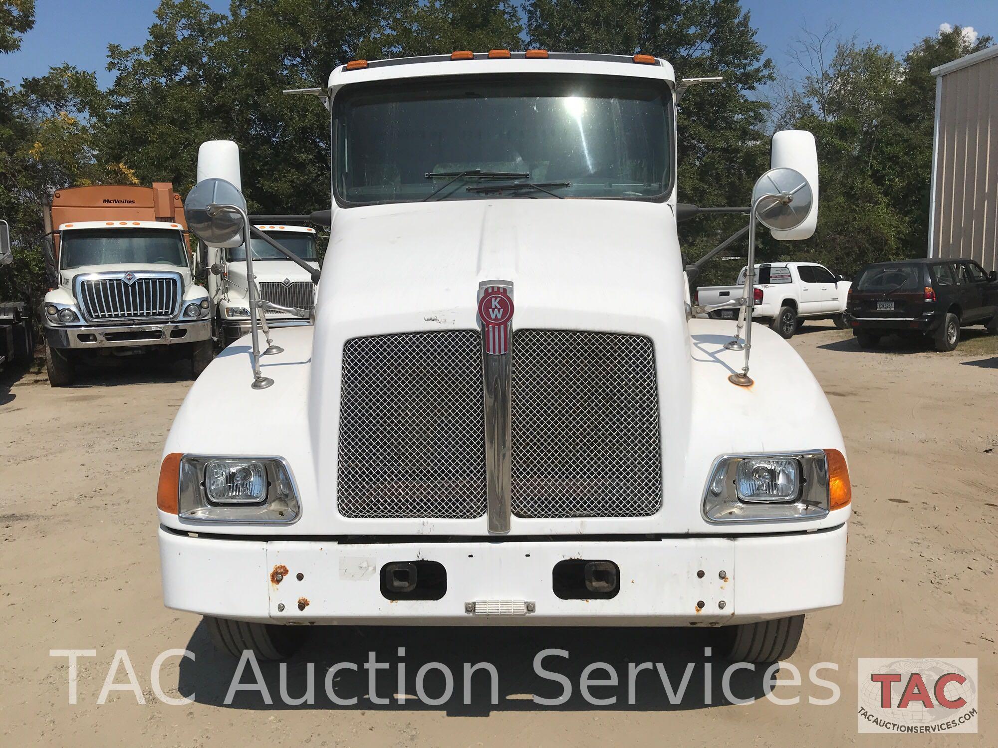 2005 Kenworth T300