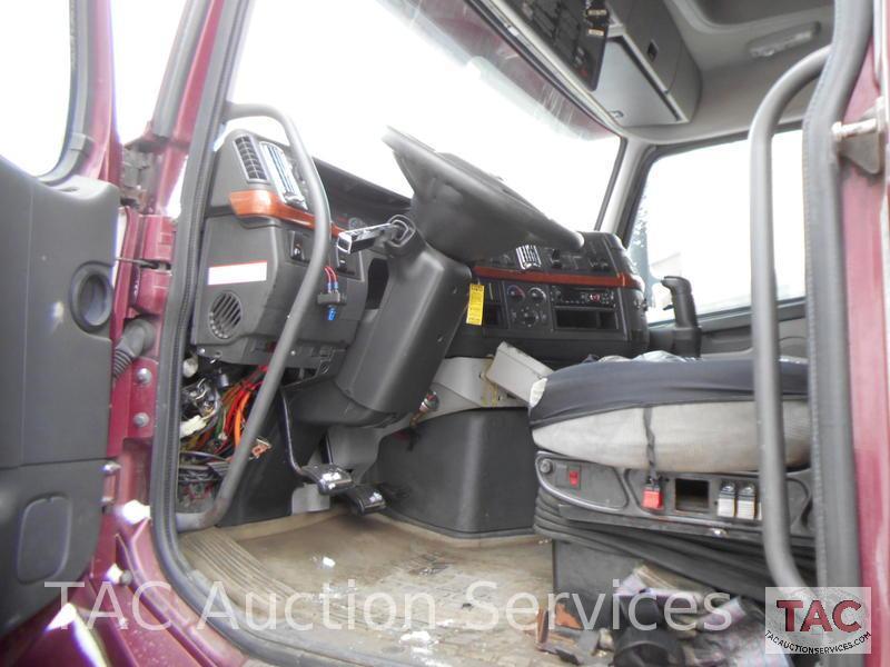 2005 Volvo VNL