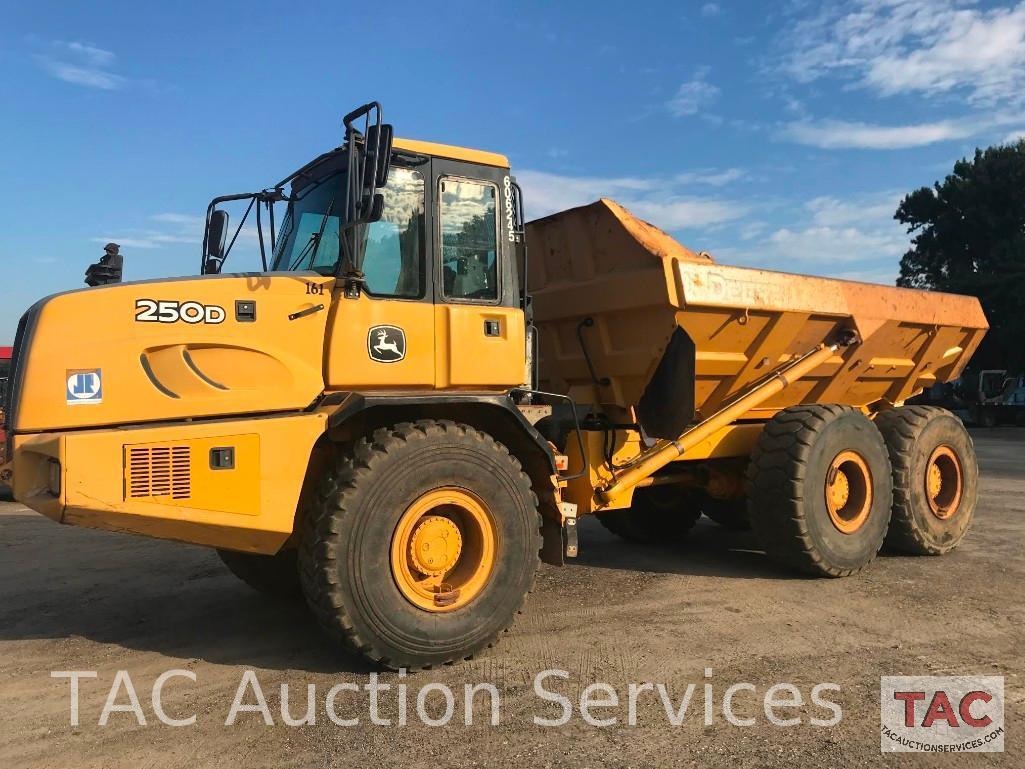 2006 Deere 250D Off Road Articulating Dump Truck