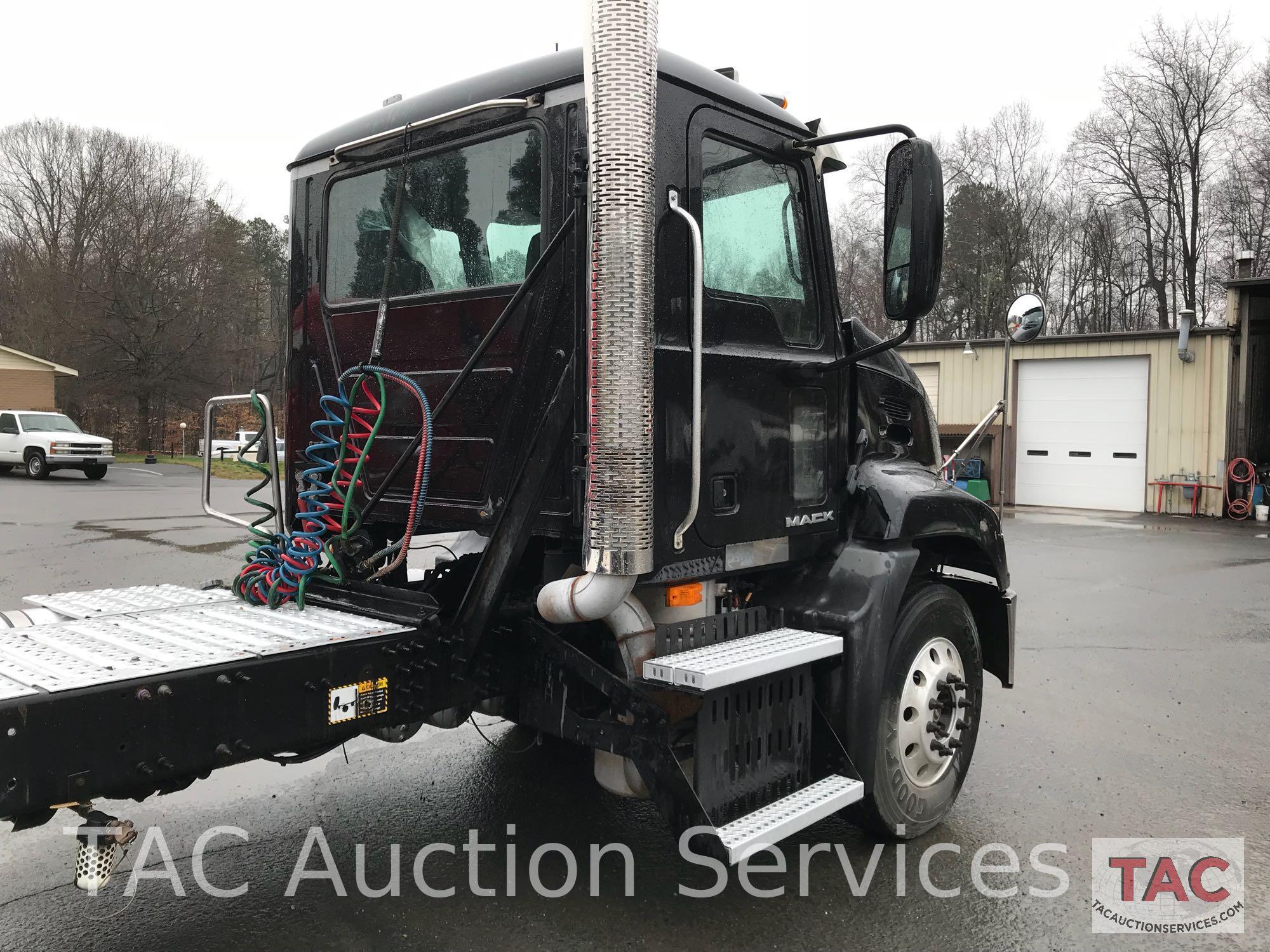 2009 Mack CXU613