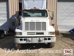 2002 International 8100 S/A