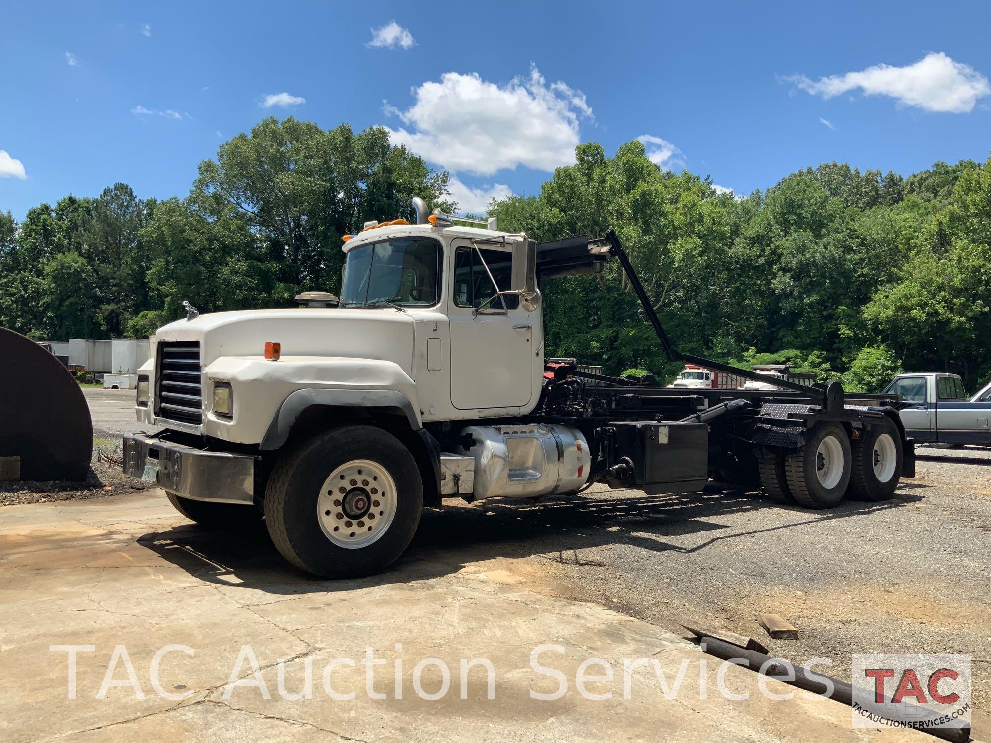 2004 Mack Rolloff truck