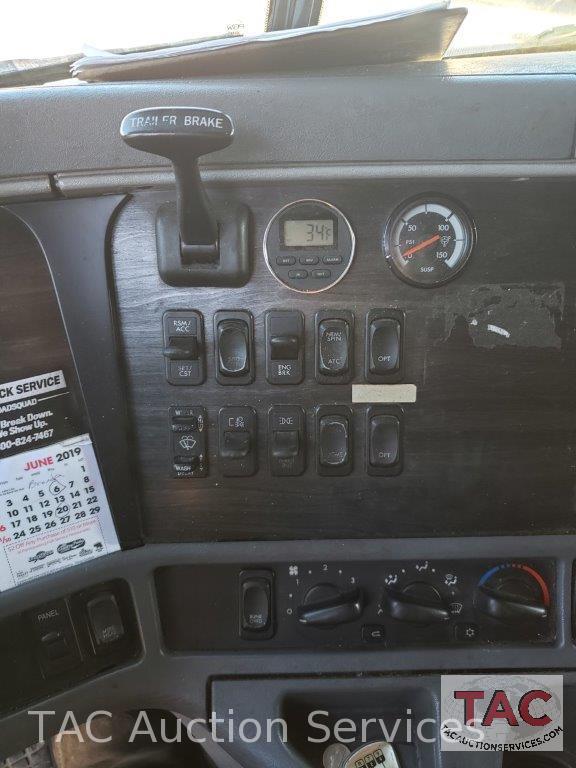 2012 Freightliner Columbia Glider Truck