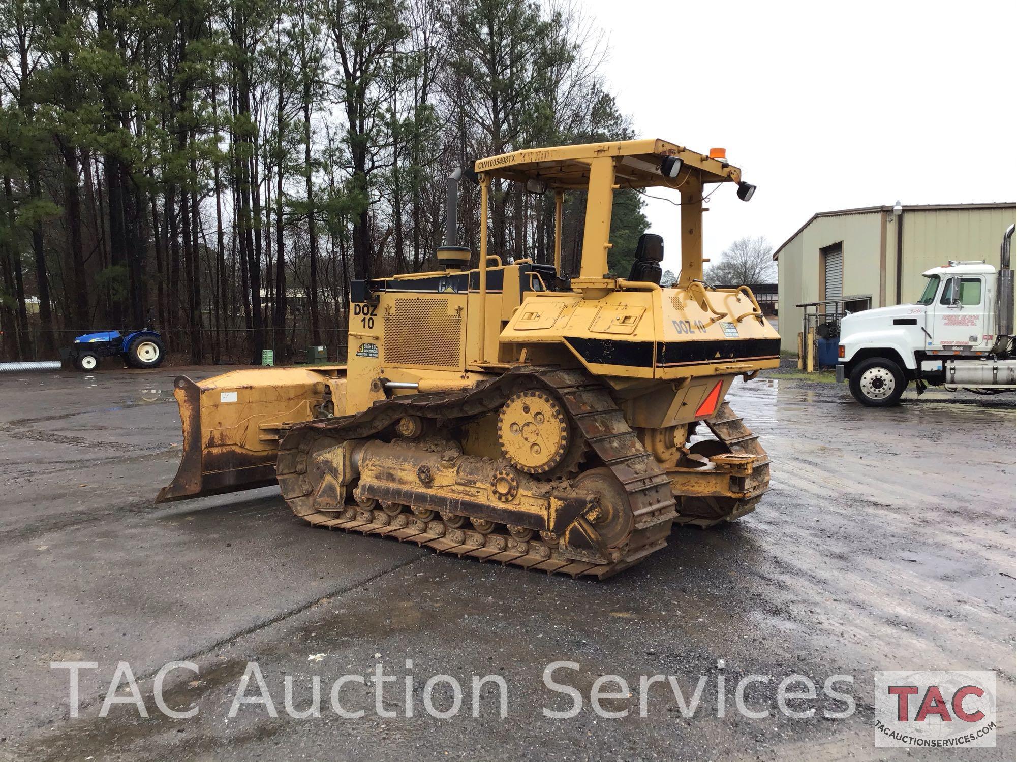 CAT D6M