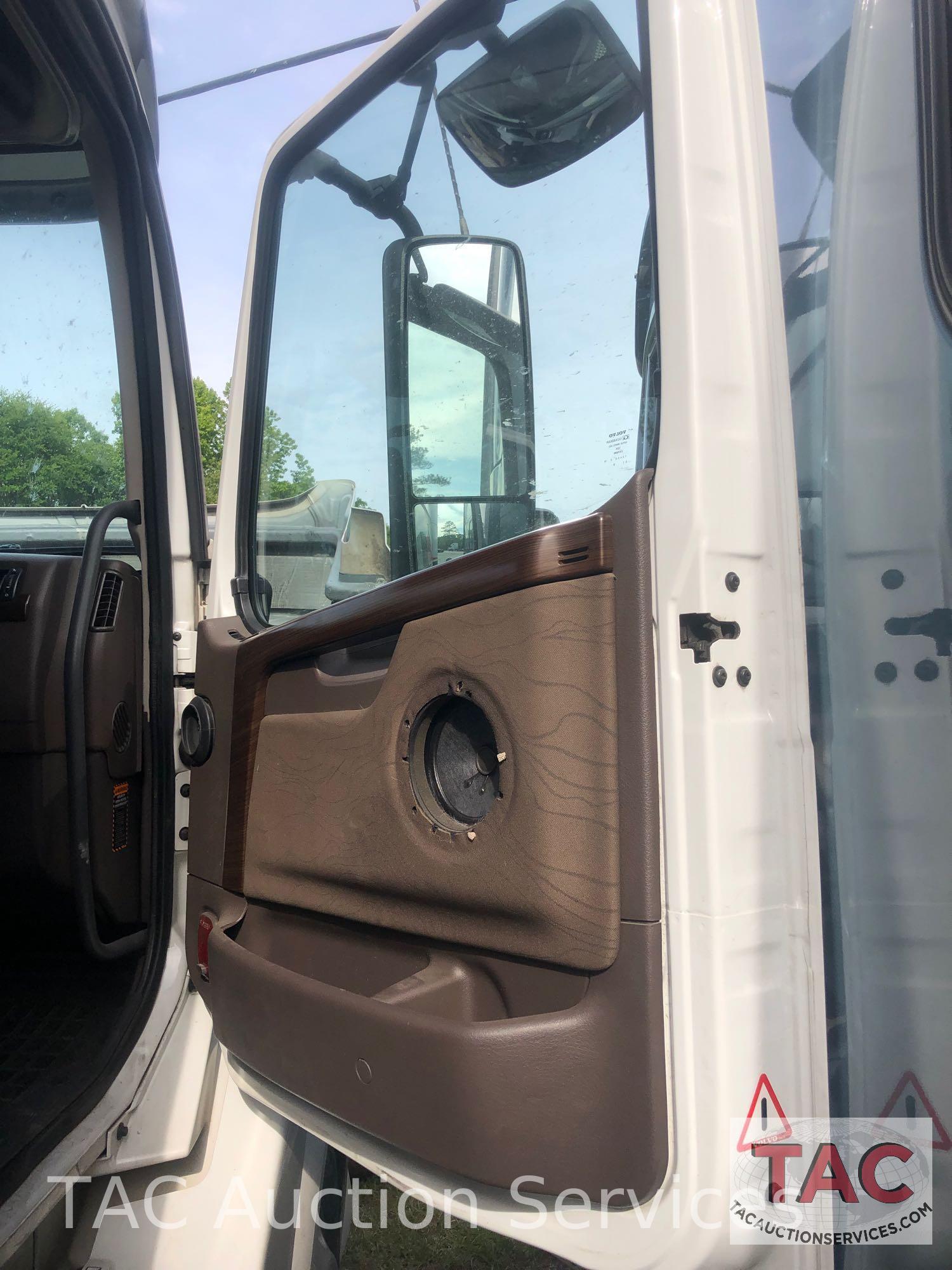 2015 Volvo VNL670