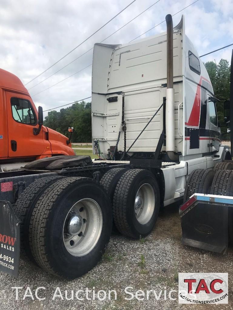 2015 Volvo VNL670