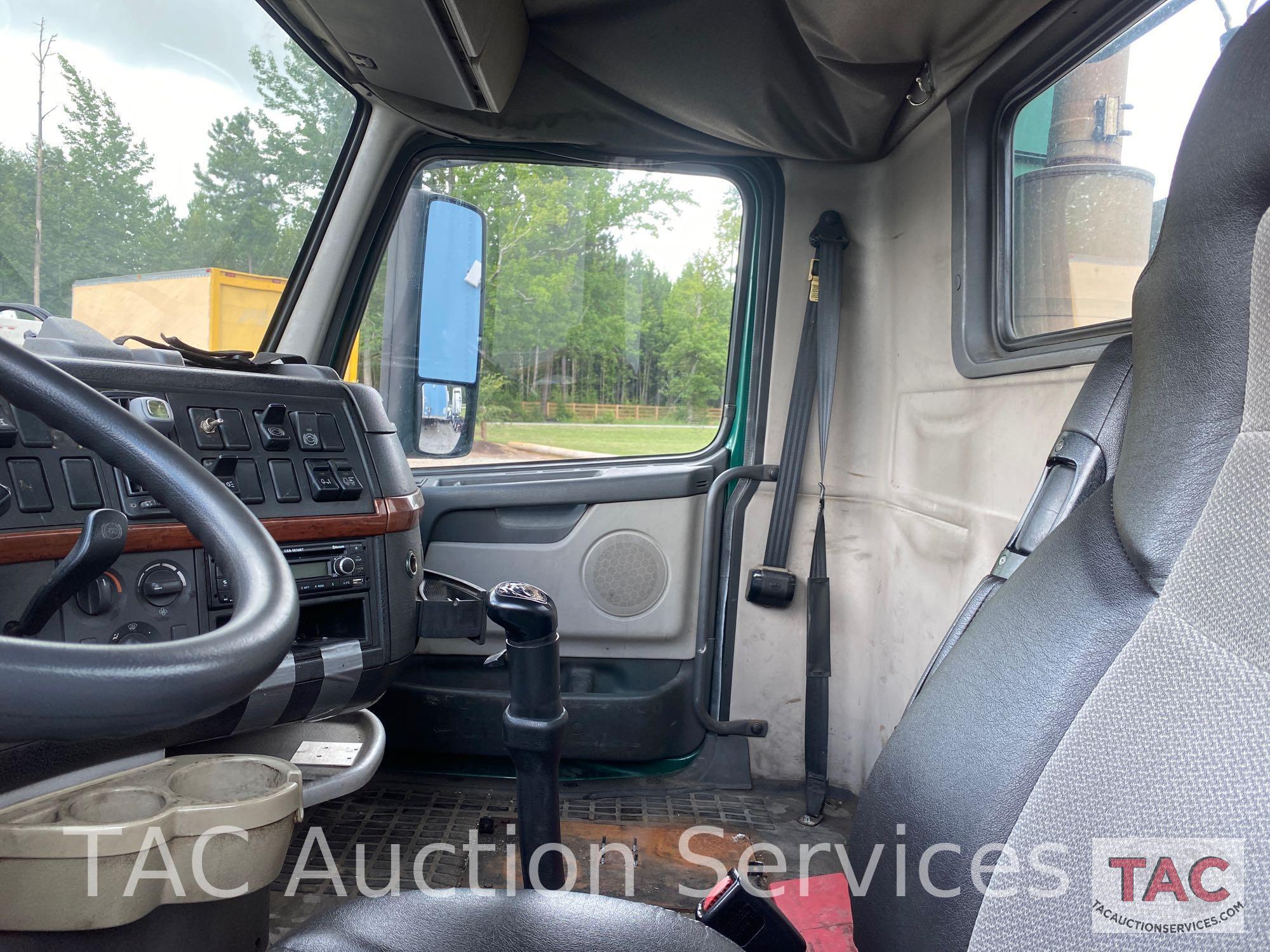 2005 Volvo VNL