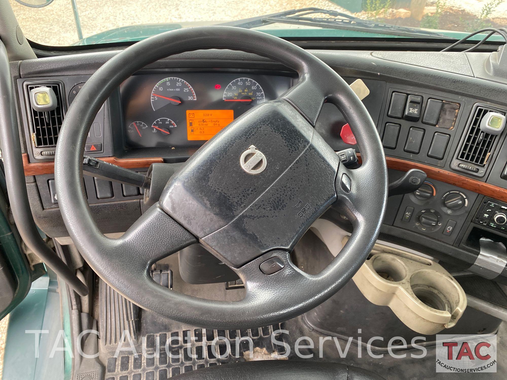 2005 Volvo VNL