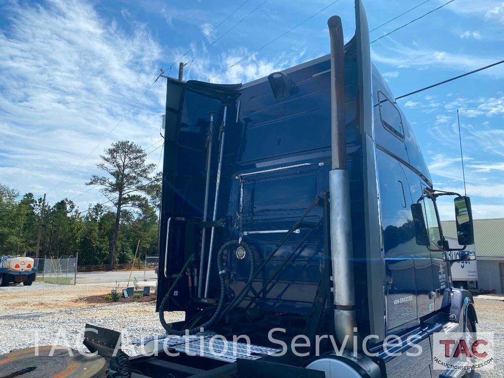 2014 Volvo VNL670