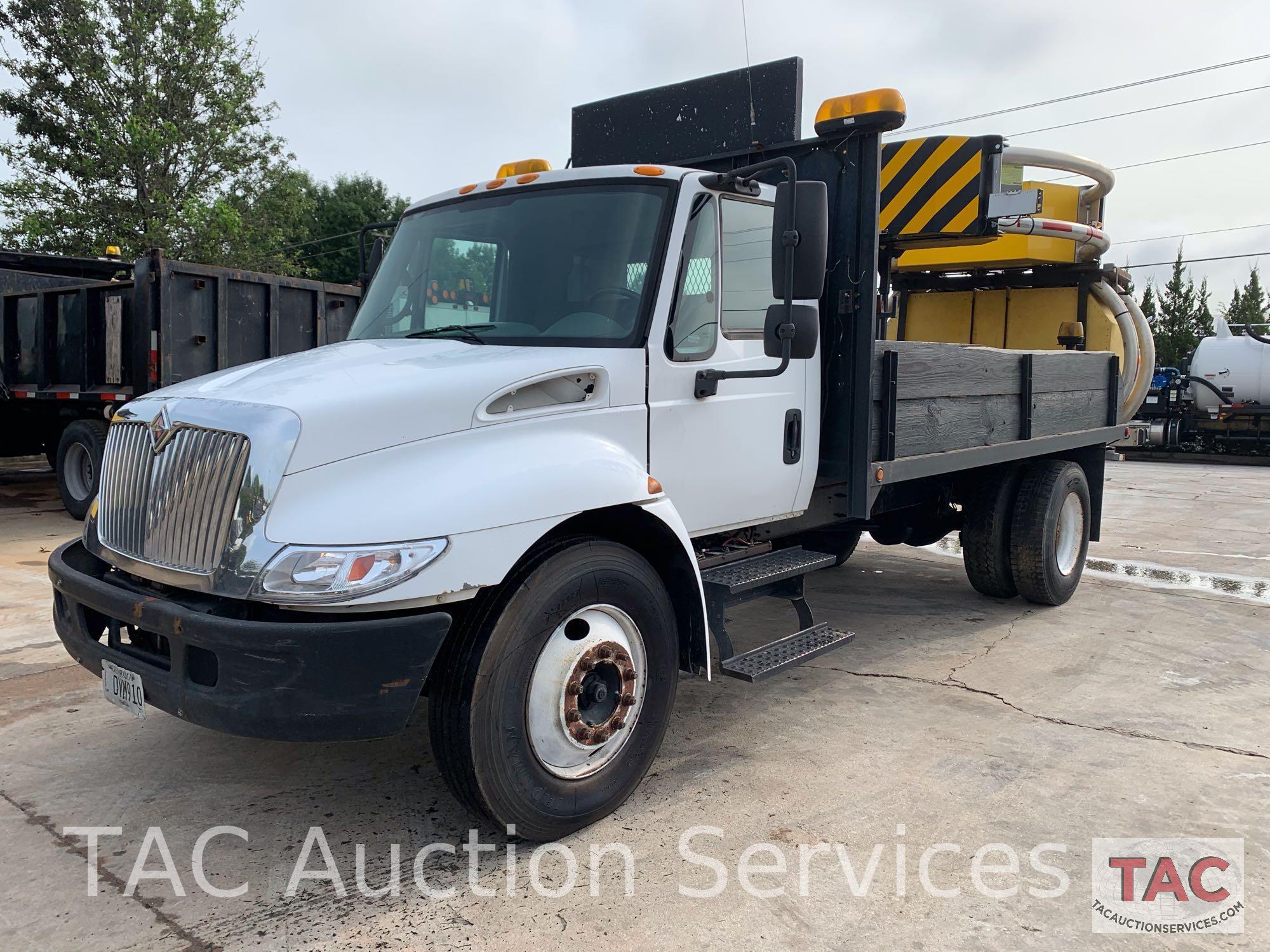 2007 International 4300 w/ Attenuator