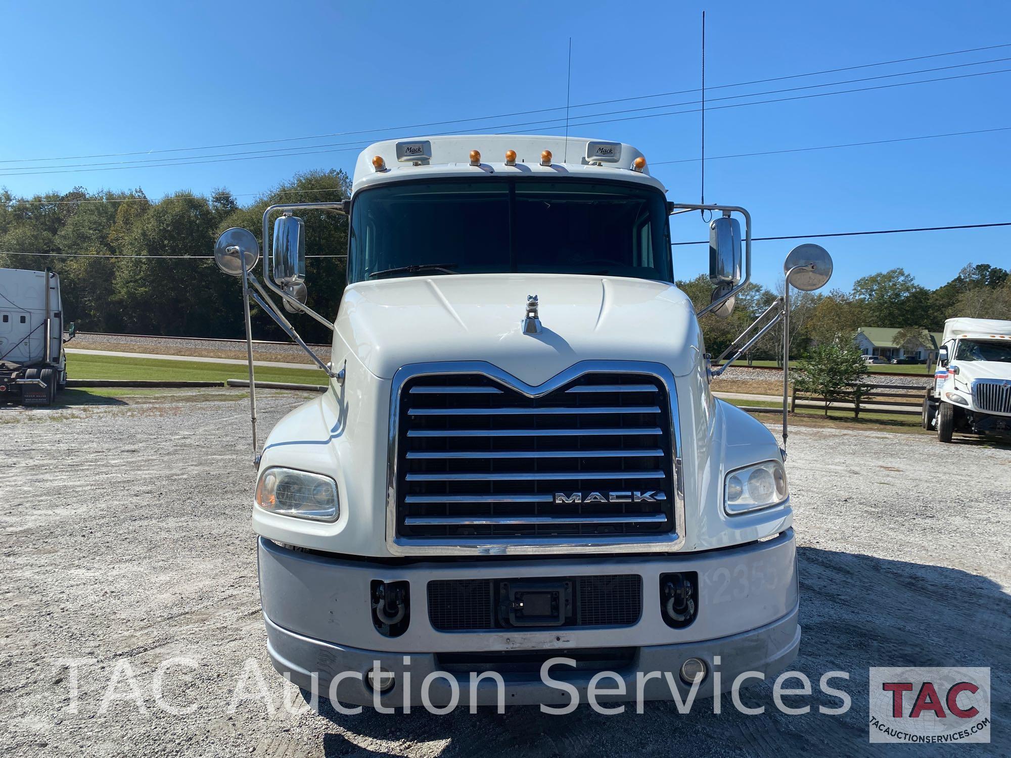 2016 Mack CXU613